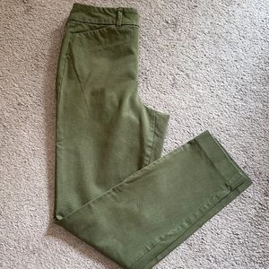 Women’s High Rise Pixie Skinny Pant. Old Navy Size 4. Olive Green